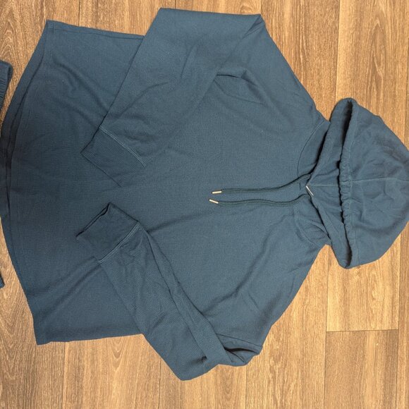 Victoria's Secret Women's Hoodie and Shorts Set - Picture 3 of 6